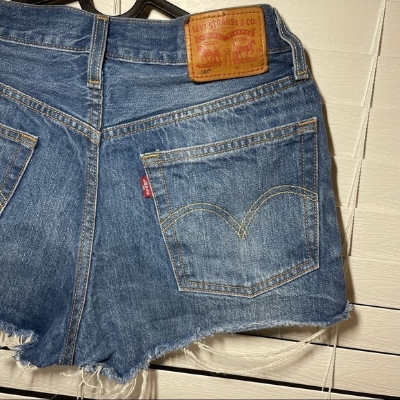 levi’s 501 Distressed Denim Shorts size 27 - Picture 10 of 10